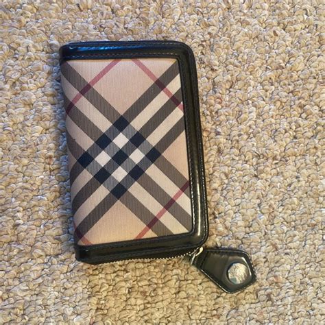 burberry ziggy nova wallet|Authentic Burberry Nova check ziggy wallet with black trim.